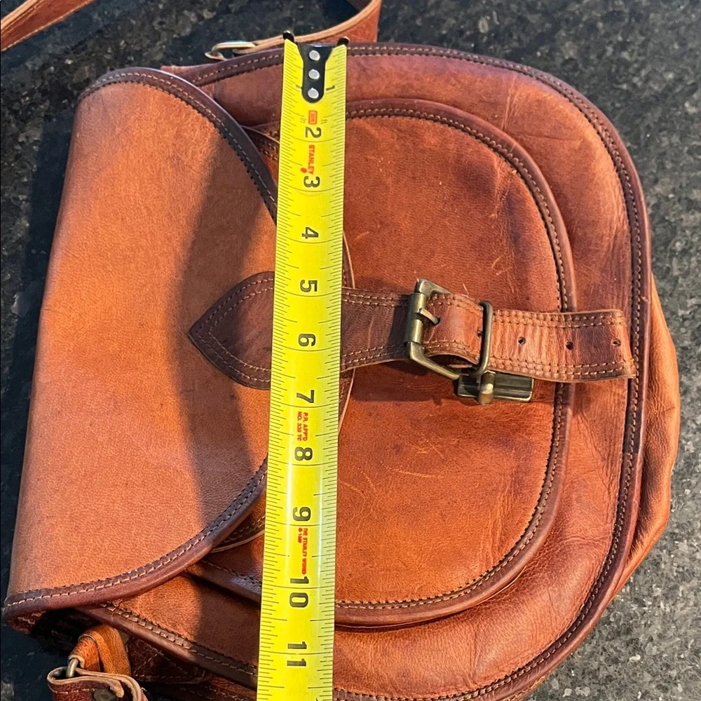 Vintage Tan Leather Crossbody Bag - Picture 2 of 9